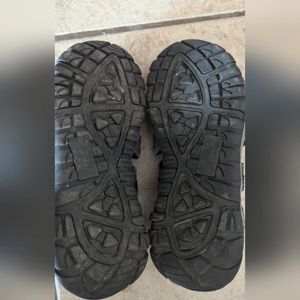 Ozark Trail Mans Trail Hiking outdoor Sandals Gray Memory Foam Fisherman Size 8